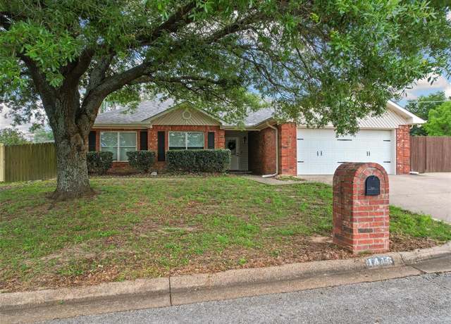Property at 1416 Lakeside Ct, Lindale, TX 75771, 3 beds, 2 baths