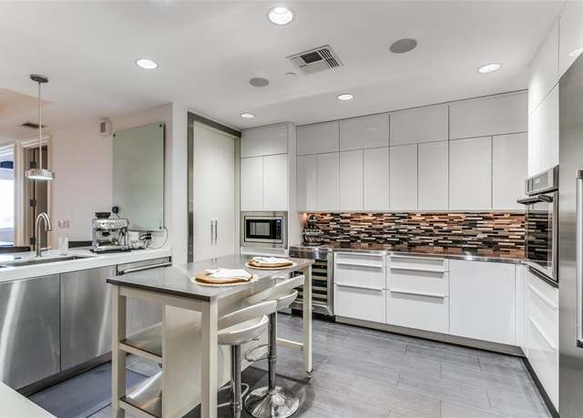 Property at 1505 Elm St #1003, Dallas, TX 75201, 3 beds, 2.5 baths