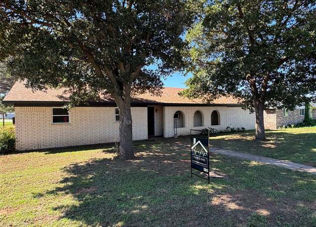 Property at 910 Brookside St, Sweetwater, TX 79556, 3 beds, 2 baths