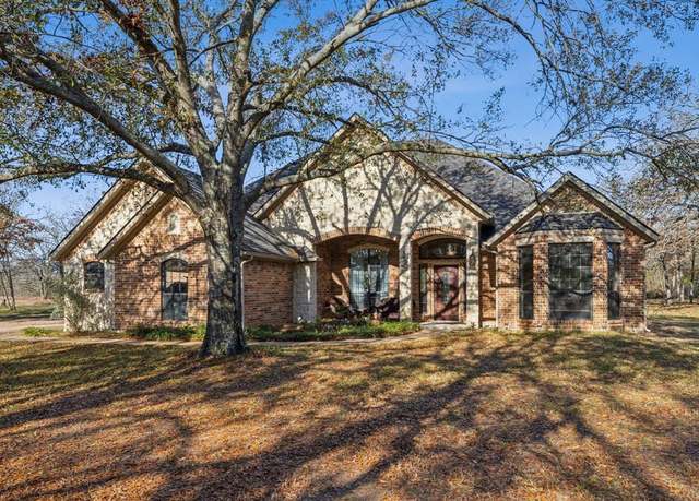 Property at 4033 Willow Brook Cir, Terrell, TX 75160, 3 beds, 3 baths