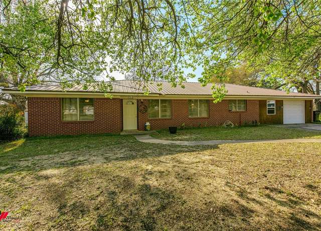 Property at 162 N Main St, Sarepta, LA 71071, 3 beds, 2 baths