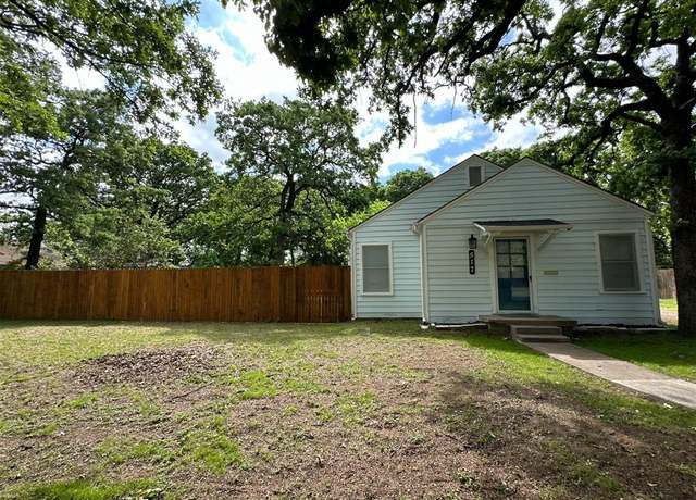 Property at 517 Karnes St, Fort Worth, TX 76111, 4 beds, 2 baths