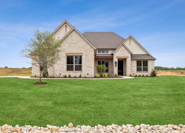 Property at 1212 Explorer Ln, Granbury, TX 76049, 4 beds, 3 baths