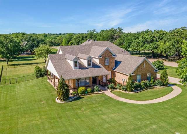 Property at 7600 Rodeo Dr, Denton, TX 76208, 5 beds, 4.5 baths