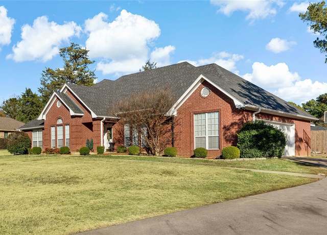 Property at 570 Pine Valley Dr, Paris, TX 75462, 3 beds, 2 baths