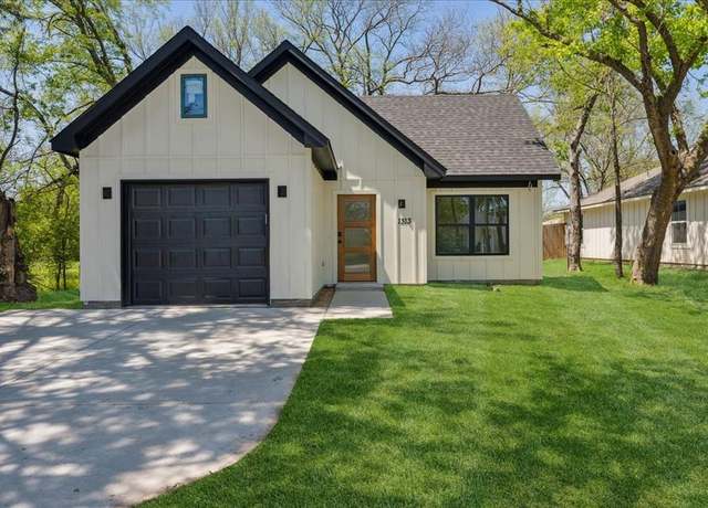 Property at 1313 Franklin Ave, Bonham, TX 75418, 3 beds, 2 baths