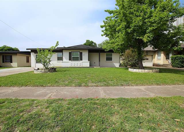 Property at 2427 Costa Mesa Dr, Dallas, TX 75228, 3 beds, 2 baths