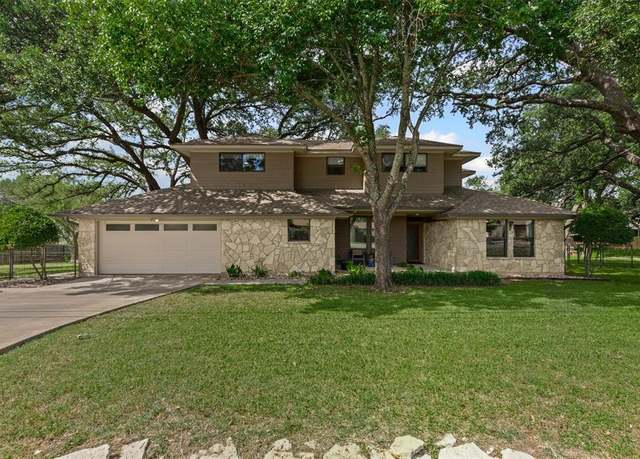 Property at 5120 Fairway Cir, Granbury, TX 76049, 4 beds, 3 baths