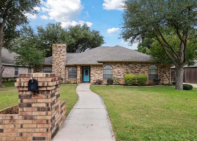 Property at 1112 Indian Ridge Dr, Denton, TX 76205, 4 beds, 2 baths