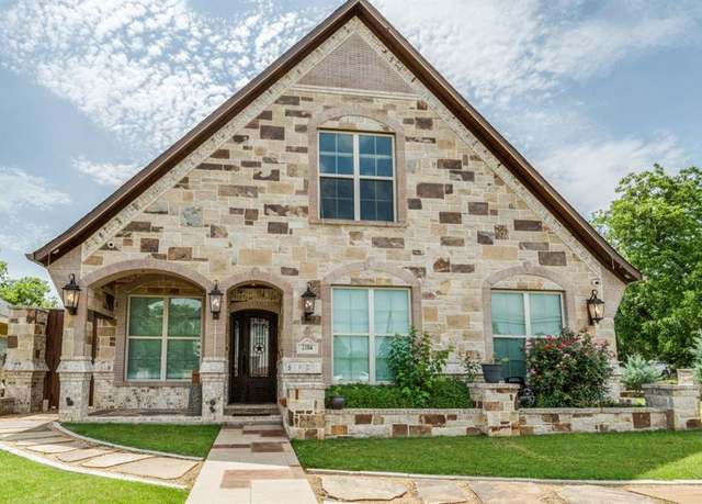 Property at 2104 Wellington St, Greenville, TX 75401, 3 beds, 2.5 baths