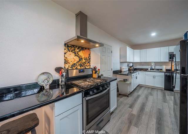 Property at 1408 Columbia St, Stamford, TX 79553, 2 beds, 2 baths