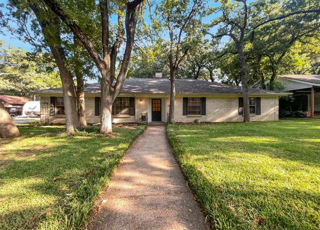 Property at 108 Walnut Way, Euless, TX 76039, 4 beds, 2.5 baths