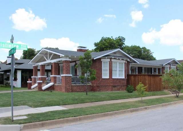 Property at 1145 Mistletoe Dr, Fort Worth, TX 76110, 2 beds, 2.5 baths