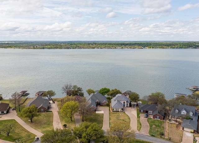 Property at 3917 Buena Vista Cir, Granbury, TX 76049, 5 beds, 5 baths