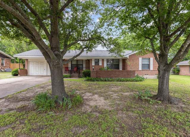 Property at 2502 Beverly Dr, Greenville, TX 75402, 3 beds, 2 baths