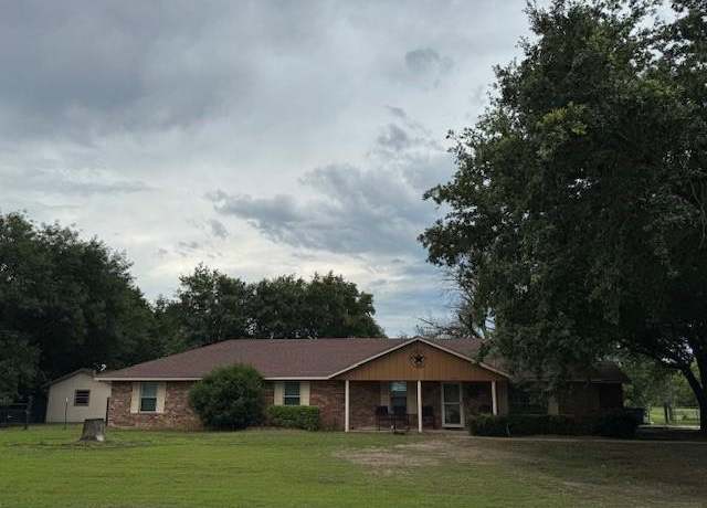 Property at 605 E Will White Rd, Tool, TX 75143, 4 beds, 3 baths