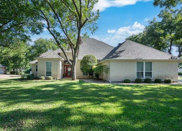 Property at 5820 Long Dr, Granbury, TX 76049, 3 beds, 2.5 baths