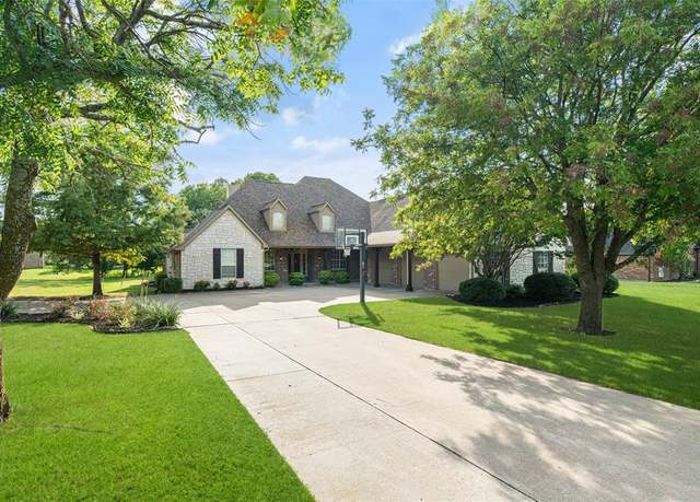 Property at 1500 Brook Ln, Celina, TX 75009, 4 beds, 3 baths