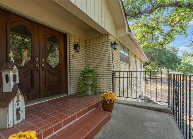 Property at 2621 Arroyo Rd, Waco, TX 76710, 4 beds, 2.5 baths