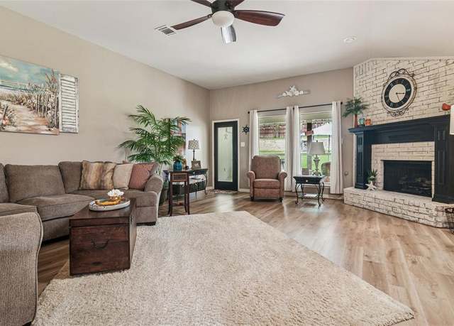 Property at 2630 Argyle Shore Dr, Rockwall, TX 75087, 3 beds, 2 baths