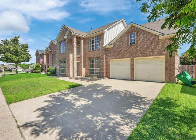 Property at 3925 Wisteria Ln, Haltom City, TX 76137, 3 beds, 2.5 baths