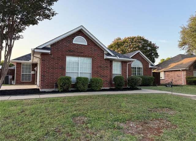 Property at 715 E University Ave, Waxahachie, TX 75165, 3 beds, 2 baths