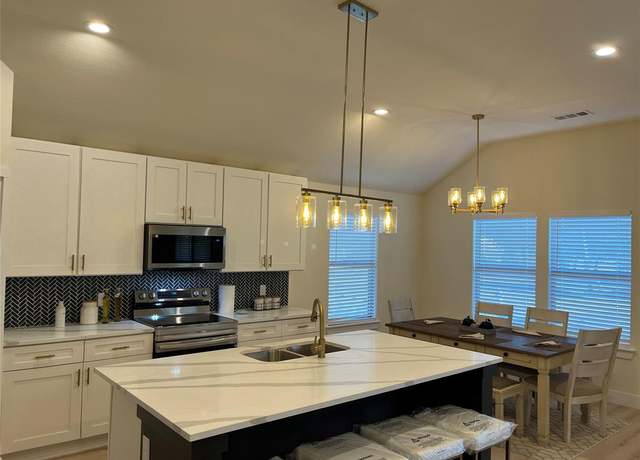 Property at 214 E 15th Ave, Corsicana, TX 75110, 4 beds, 2 baths
