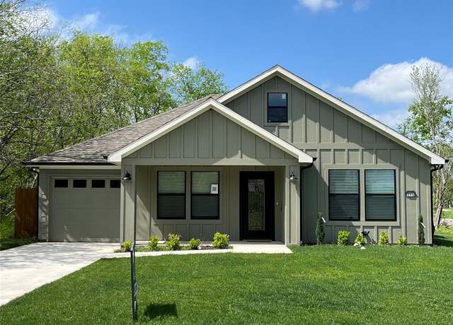 Property at 214 E 15th Ave, Corsicana, TX 75110, 4 beds, 2 baths