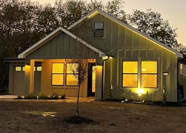 Property at 214 E 15th Ave, Corsicana, TX 75110, 4 beds, 2 baths