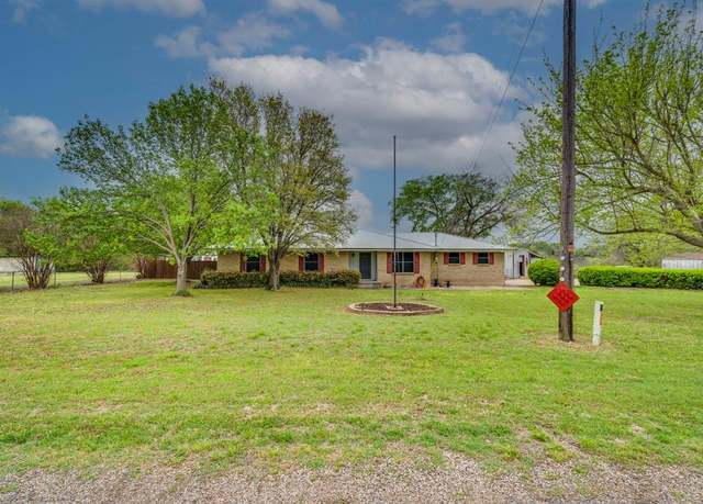 Property at 727 Saralvo Rd, Midlothian, TX 76065, 3 beds, 2 baths