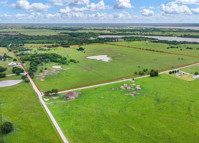Property at 942 Elm Grove Rd, Valley View, TX 76272