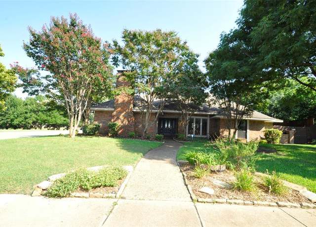 Property at 1700 Knob Hill Dr, Plano, TX 75023, 3 beds, 2 baths