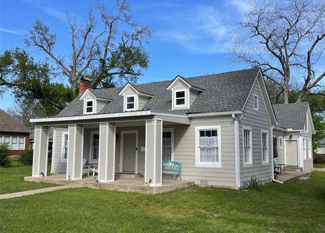 Property at 113 S 9th Ave, Teague, TX 75860, 3 beds, 2 baths