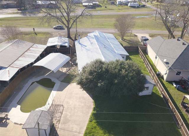 Property at 205 Old Highway 34, Quinlan, TX 75474, 3 beds, 2 baths