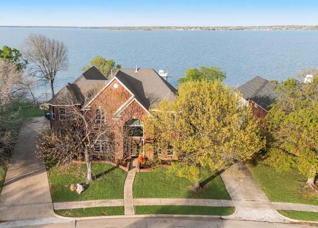 Property at 8809 Creekside Dr, Rowlett, TX 75089, 5 beds, 3.5 baths