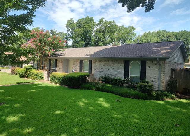 Property at 3817 Crestpark Dr, Farmers Branch, TX 75244, 4 beds, 2 baths