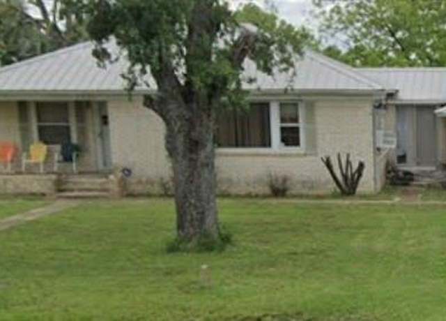 Property at 1001 S Fairway St, Fairfield, TX 75840, 4 beds, 2 baths