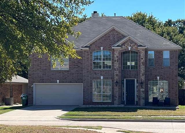 Property at 3300 Lighthouse Dr, Denton, TX 76210, 5 beds, 3 baths