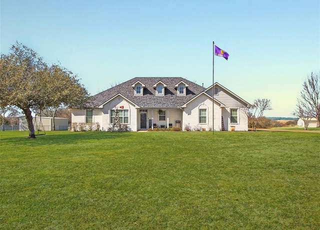 Property at 301 Wilcoxson St, Farmersville, TX 75442, 3 beds, 2.5 baths