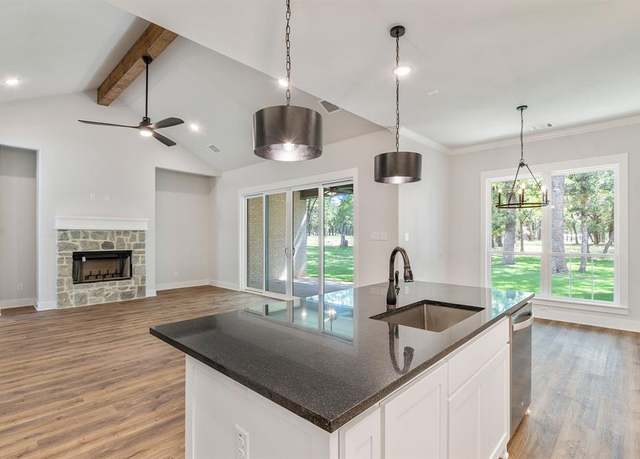 Property at 124 Colonial Dr, Mabank, TX 75156, 3 beds, 3 baths
