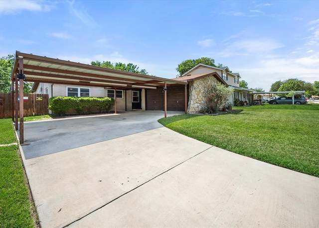 Property at 332 Thompson Dr, Saginaw, TX 76179, 3 beds, 2 baths