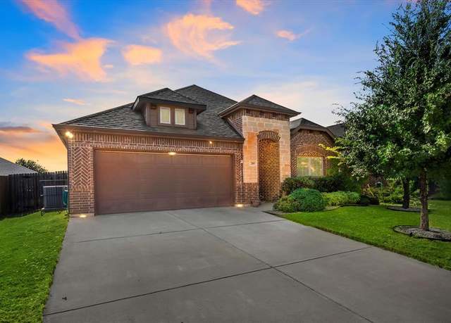 Property at 205 Carson Dr, Waxahachie, TX 75167, 3 beds, 2 baths