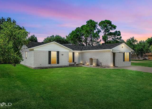 Property at 2500 La Vonne Cir, Bossier City, LA 71111, 4 beds, 2 baths
