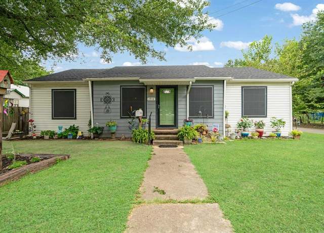 Property at 1910 E Polk St, Paris, TX 75460, 3 beds, 2 baths