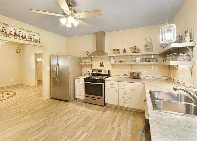 Property at 207 N Oneil St, Alvord, TX 76225, 2 beds, 1 bath