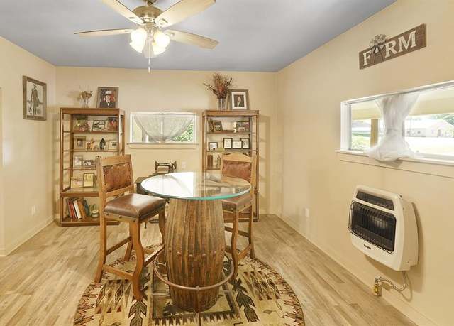 Property at 207 N Oneil St, Alvord, TX 76225, 2 beds, 1 bath