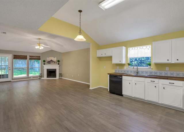 Property at 10212 Brea Canyon Rd, Fort Worth, TX 76108, 3 beds, 2 baths