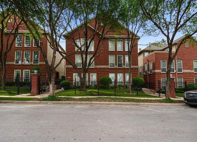 Property at 1005 W Bluff St, Fort Worth, TX 76102, 3 beds, 2.5 baths
