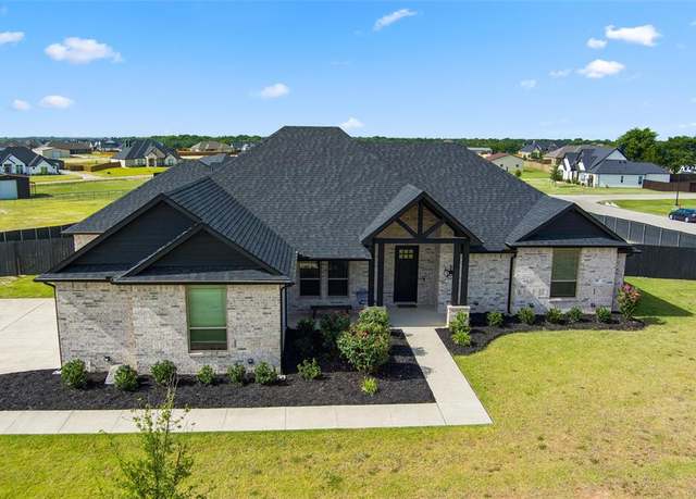 Property at 41 Reid Ct, Waxahachie, TX 75167, 4 beds, 2.5 baths