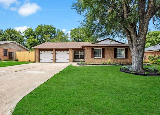 Property at 332 SW Dian St, Burleson, TX 76028, 3 beds, 2 baths